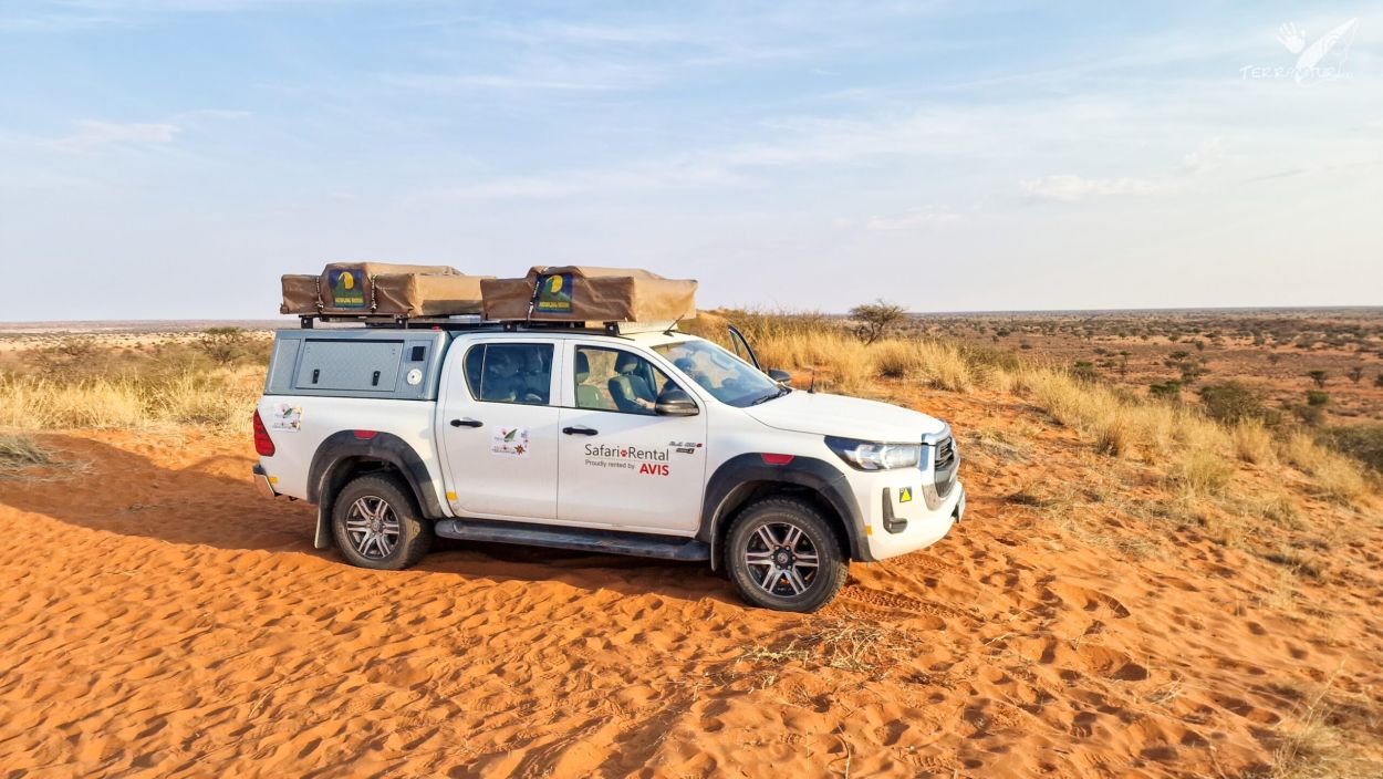 Vehículo Toyota Hilux camper para expedición