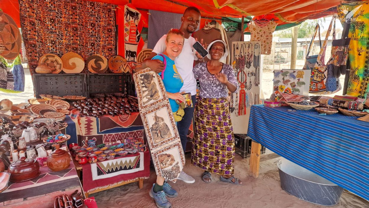 Tienda de artesanía en Maun, Delta del Okabango